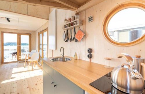 Schleswig Boat Rental | Hausboot Alma