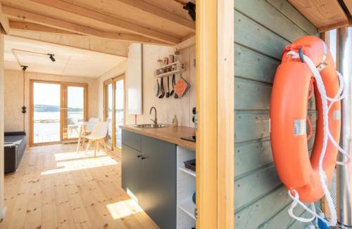 Schleswig Boat Rental | Hausboot Alma