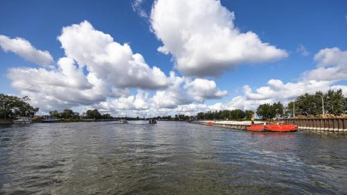 Brandenberg Boat Rental | Hausboot Havelrobbe