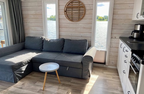 Werder Boat Rental | Hausboot Havelbiber Führerscheinfrei bis zu 6 Personen