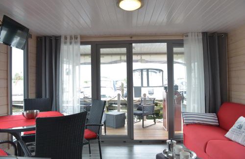 Toplitz Boat Rental | Hausboot NautikHus auf der Havel