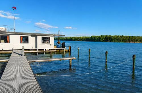 Schmoeckwitz Boat Rental | Hausboot Tegel