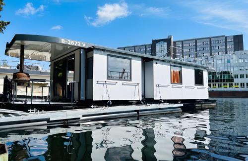 Schmoeckwitz Boat Rental | Hausboot Tegel