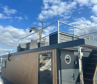 St. Andreas Boat Rental | Hausboot Wasservilla