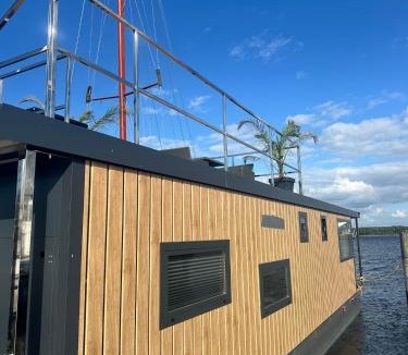 St. Andreas Boat Rental | Hausboot Wasservilla