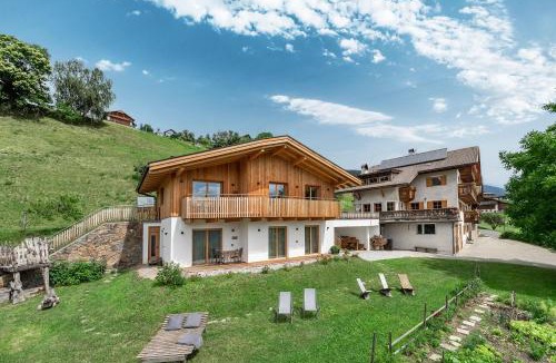Albions Apartment | HAUSERHOF Chalet with Dolomite View