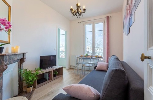 Argenteuil Apartment | Haussmannian charm 10 minutes Paris