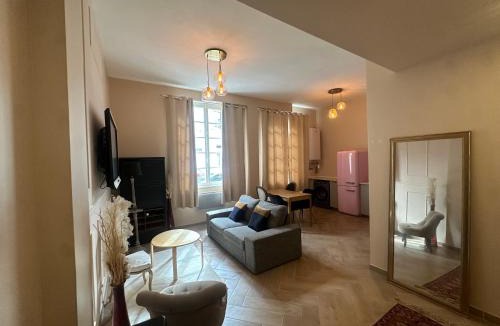 Caen City Centre Apartment | haussmannienS