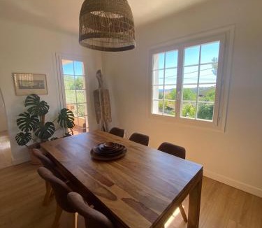 Carqueiranne Apartment | Haut de Villa classé 3 étoiles de 90m2, terrasse vue mer, plages à 5min