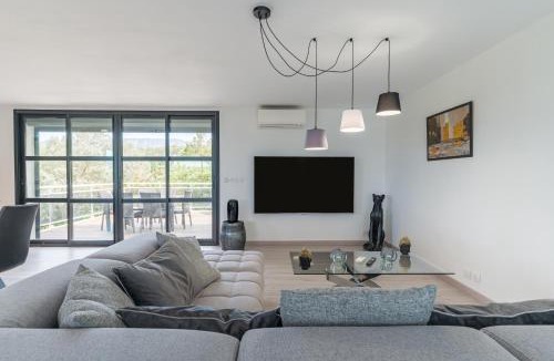 Rousset Apartment | Haut de villa vue Sainte Victoire