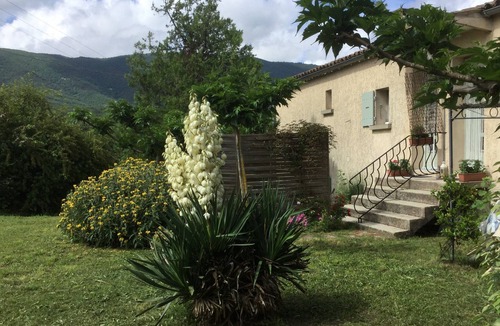 Cereste Cottage | Haute-Provence, charming gîte at the foot of the Grand Luberon