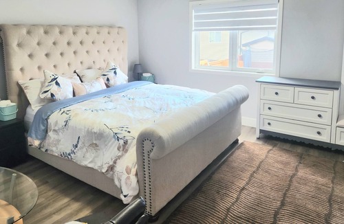 North Industrial House | Have a fun alone or with your beautiful family at this lovely home