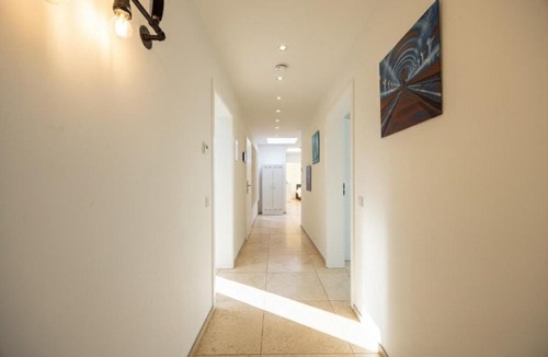 Ahrensburg Apartment | have-a-nice-Stay - Penthouse I Innenstadt I wenige Minuten zum Bahnhof I riesige Dachterrasse