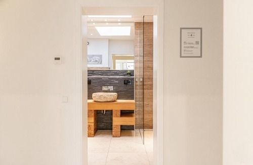 Ahrensburg Apartment | have-a-nice-Stay - Penthouse I Innenstadt I wenige Minuten zum Bahnhof I riesige Dachterrasse