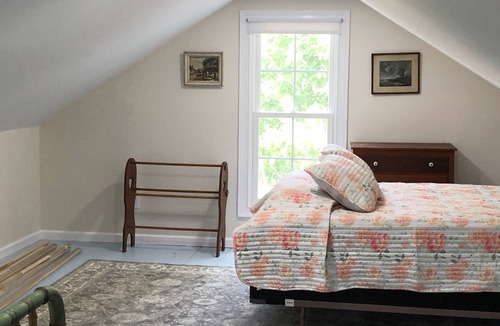 Kendall House | Have a Summer Holiday in Country Farmhouse