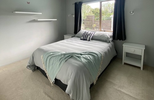Havelock North House | Havelock Hideaway - A relaxing holiday home with a pool!
