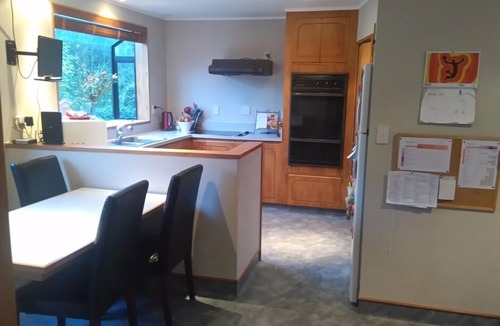 Havelock North House | Havelock North base for families & groups - plenty of space & indoor/outdoor fun