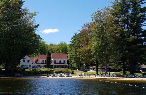 North Sebago Apartment | Haven Apartment-Private Beach-Pets Welcome - Round Table Lodge, Sebago, Maine