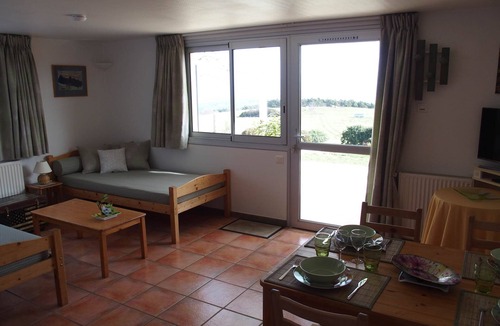 Chatel-Guyon Apartment | Haven of peace with garden and view - au Bouillat d'Anty