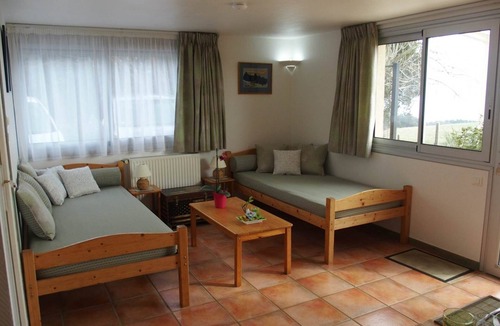 Chatel-Guyon Apartment | Haven of peace with garden and view - au Bouillat d'Anty