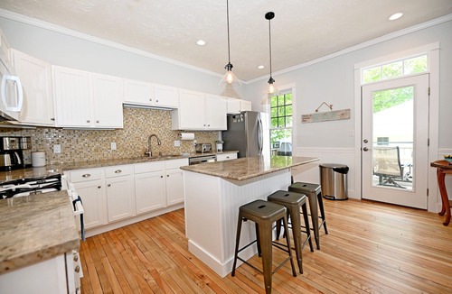 Grand Haven House | 🌞Haven Retreat🌞 - 4BR, 3BA - 1 Block to Waterfront, Shopping & Dining