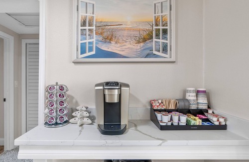 Hudson Beach Estates House | Haven Waterfront Walk to Beach, Pool, Kayak, Games