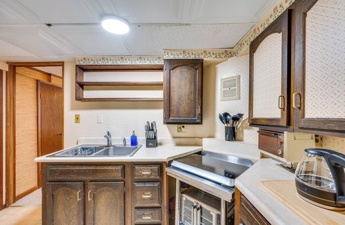 Woodsville Cottage | Haverhill Mtn Retreat: Hike, Ski, Relax in Hot Tub
