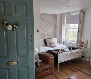 Rochester East Ward Apartment | Havisham Studio Flat Rochester ME1 1XZ
