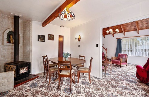 Two Mile Bay House | Hawai Hideaway - Two Mile Bay Holiday Home in Two Mile Bay
