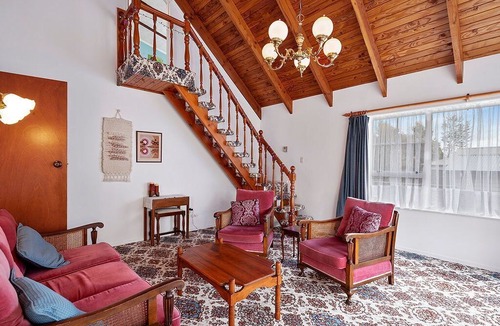 Two Mile Bay House | Hawai Hideaway - Two Mile Bay Holiday Home in Two Mile Bay