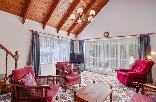 Two Mile Bay House | Hawai Hideaway - Two Mile Bay Holiday Home in Two Mile Bay