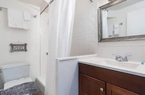 McCully - Moiliili Condo | Hawaiian Monarch 2703b Condo by RedAwning
