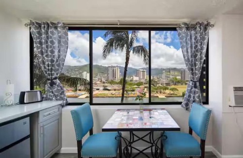 Waikiki Apartment | Hawaiian Monarch Upgraded Modern Studio