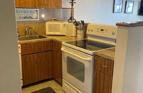 Makaha Condo | Hawaiian Prinicess one bedroom 1990/NUC-2240