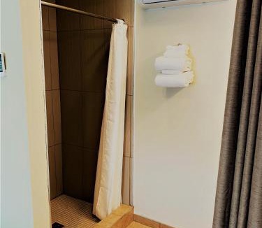 Little Current Hotel | Hawberry Motel