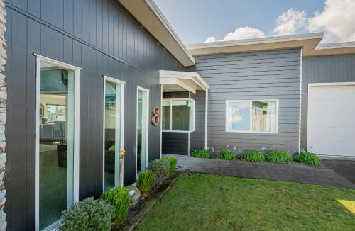 Cooks Beach House | Hawk Hill Getaway - Cooks Beach Holiday Home