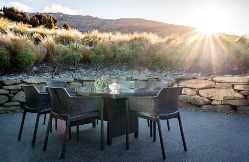 Queensberry Villa | Hawk House: Tranquil Architectural Sanctuary with Sweeping Otago View