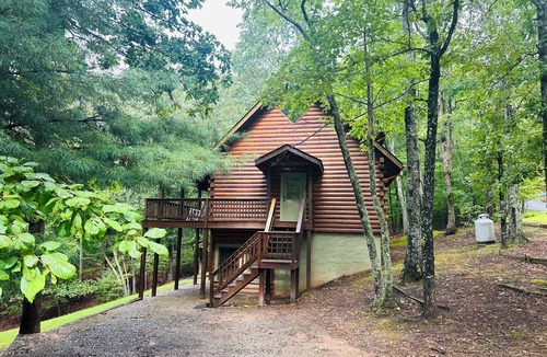 Morganton Cabin | Hawk's View-a piece of Southern Comfort