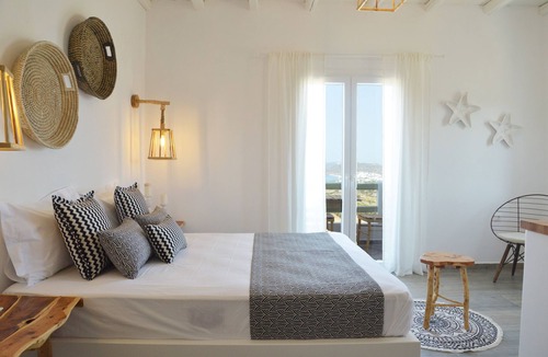 Milos Hotel | Hawk Stone