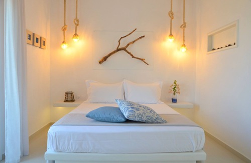 Milos Hotel | Hawk Stone