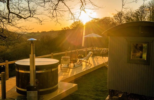 Knowstone Ski Chalet | Hawkings Hideaway
