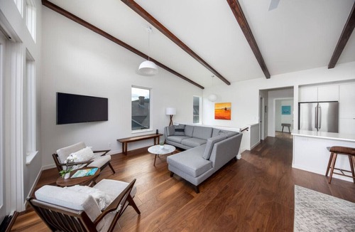 Hood River Villa | Hawks Perch - New Downtown Modern, Panoramic View