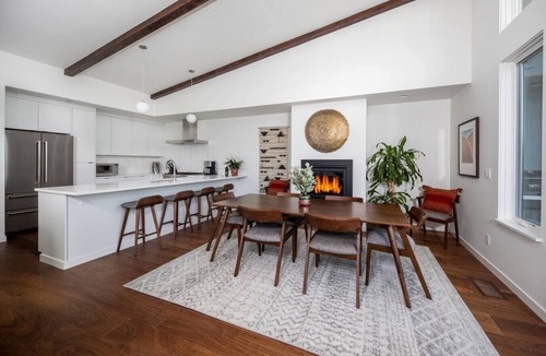 Hood River Villa | Hawks Perch - New Downtown Modern, Panoramic View