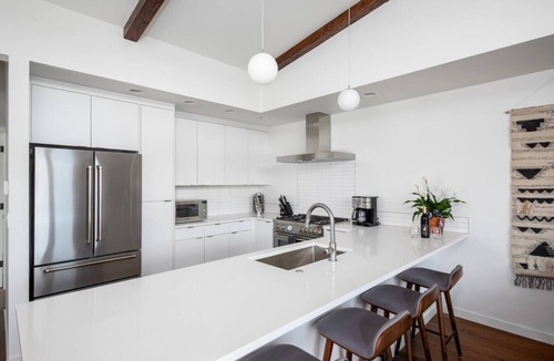 Hood River Villa | Hawks Perch - New Downtown Modern, Panoramic View