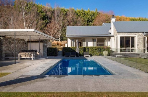 Speargrass Flat Villa | Hawks View - Country Escape Near Queenstown