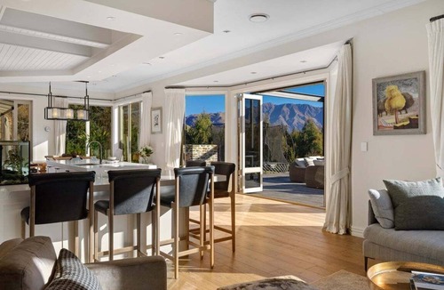 Speargrass Flat Villa | Hawks View - Country Escape Near Queenstown