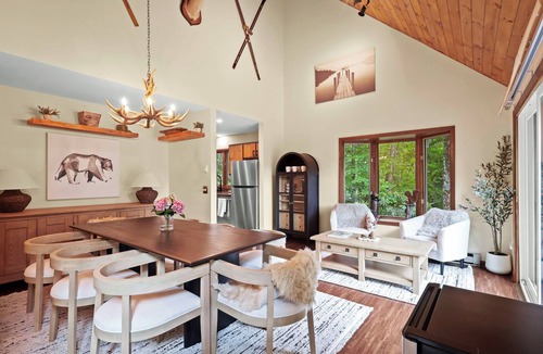 Seven Devils House | Hawksnest Cabin with Mountain views, Hot Tub and Gameroom. Family & Pet friendly