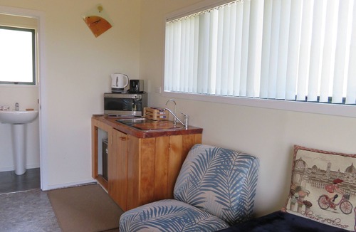 Whirinaki Bed & Breakfast | Hawksview - Rural Outlook andamp; Harbour Views with fireplace
