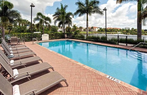 West Palm Beach Hotel | Hawthorn Extended Stay by Wyndham West Palm Beach Airport