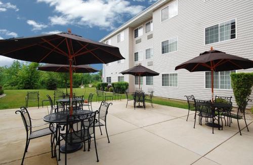 Oak Creek Hotel | Hawthorn Extended Stay by Wyndham Milwaukee Airport